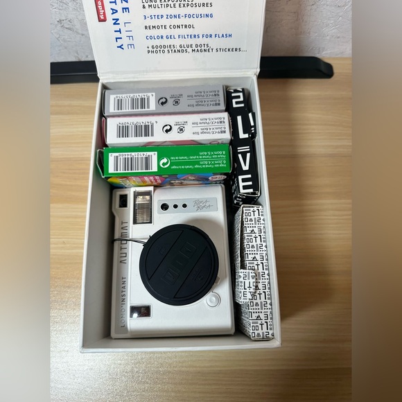 Lomography lomo instant Camera with film and accessories NIB - Picture 2 of 12